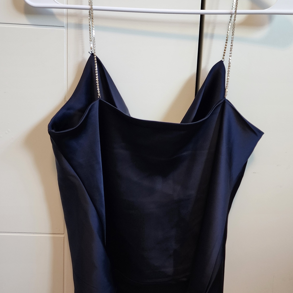 House of Harlow 1960 Black Satin Cowl Camisole with Chain Straps - Picture 4 of 7